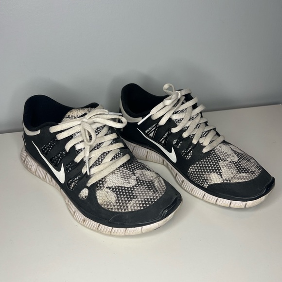 Nike Free 5.0 Running Shoes - Picture 2 of 6